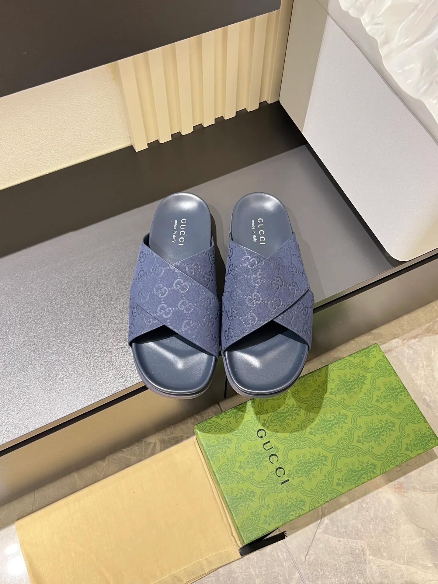 Men's Men's Shoes 💰p320 "GUCC＊" These slippers are made of GG polyester and feature a Gucci label on the front, adding a bold logo feel to the style. "Gucci Made in Italy" stamped label Rubber sole. Size 38-44